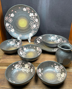 日本回流瓷器 幸泉窑 樱花浮雕图案 食器 大盘 小钵 小碗