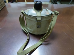 二手65伞兵壶,岁月痕迹,80不包邮.野营收藏都可以,水壶背