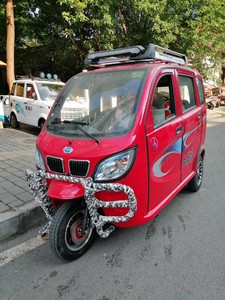 白洋淀电喷上牌老年人残疾人全封闭带棚全新白洋淀燃油三轮摩托车