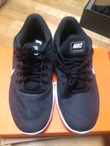 全新闲置耐克女鞋,实际码数适合皮鞋穿40或40.5的女士,脚