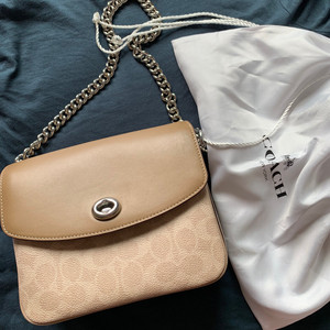 蔻驰新款女包19新款