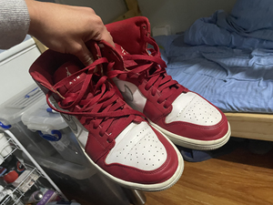 aj1银牌43 香港入手 稍微折痕 成色如图 假的白送