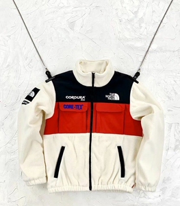 supreme 18fw x tnf摇粒绒外套