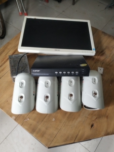 监控摄像头全套,店里拆下来的,4个监控,带1个硬盘录像机,加