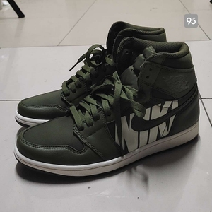 nike,篮球鞋,aj1 橄榄绿 弹幕,43码,全新正品,不
