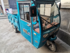 珠峰电动三轮车,车斗宽1米长1,5米电瓶是水电瓶120安的