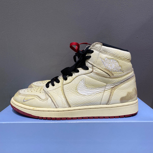 aj1尿渍 42.5码原盒发票也在,成色不错,自带做旧效果