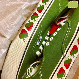 vans绿色小草莓,周雨彤同款,3月5号官网旗舰店下的单,昨