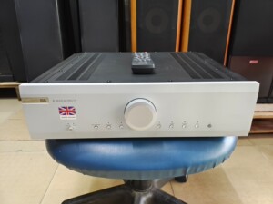音乐传真m6i合并功放,220伏,配通用遥控器可控制音量,8