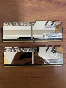 芝奇皇家戟16*2 4000hz cl18 ddr4 银色