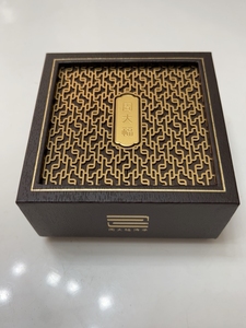 周大福传承手镯盒子