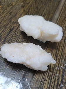 两块精品天然石太岁石头肉,60克左右,细腻润泽柔软.保证纯天