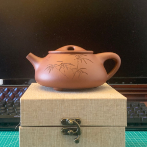 张恒紫砂壶,满瓢380cc.谭海鸥刻绘