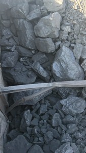 煤场批发:神木五二气化煤，鄂尔多斯一精煤/二精煤/炜煤。可垒