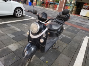 玉麒麟电动车72v-20a的电瓶车,外观八五成新,后挡泥有瑕