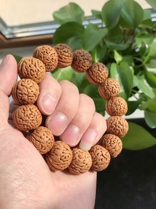 苹果园桃核手串,七年老树姜黄皮,皮质密度桩型都顶级毕业.油性