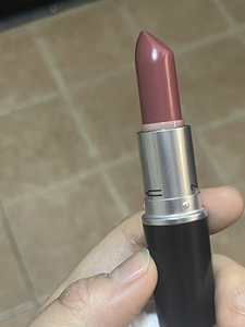 mac口红twig玫瑰豆沙色,仅试色 火的不要不要的,比较日