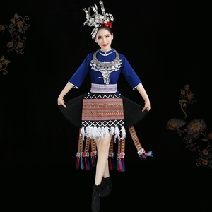 贵州凯里数民族苗族服装衣服跟裙子