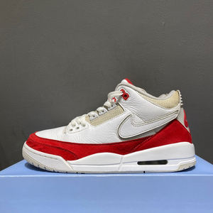 aj3白红手稿 44码原盒配件,鞋面挺新,鞋底磨损小,内侧有