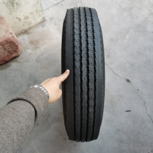 二手正新700r16lt钢丝轮胎 cs105花纹.一万公里前