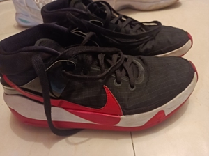 kd13黑红44.5码微瑕偏小一码鞋底有磨损不影响实战气垫完