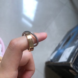 ck双环戒指 正品 正品前男友送的分手了 最小号 我的手指