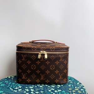 9899新 lv新款nice bb老花化妆箱,23*17