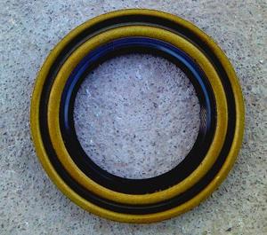 力帆520右半轴过桥油封(宝马机)纯正原装