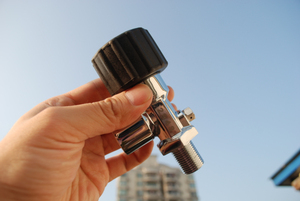 碳纤维气瓶丛发