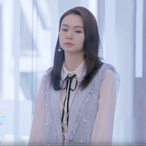 繁星四月戚薇叶繁星同款ol流苏毛边马甲短裤职业套装