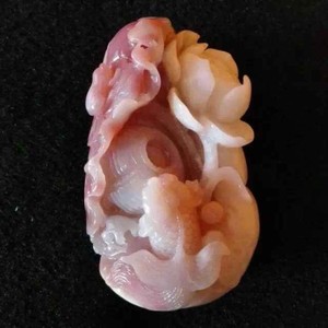 罕见黄岩岛玉化血贝壳荷塘春色手把件独一无二红中带紫收藏级