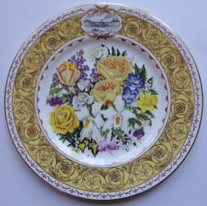 英国royal doulton皇家道尔顿 切尔西花展1987 皇家周年花束 挂盘