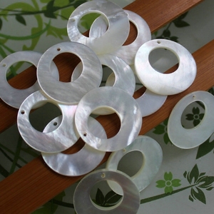 25mm偏心圆环 边孔 天然白蝶贝镂空圆环 diy饰品材料配件