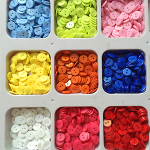 糖果色圆形彩色纽扣钮扣 扣子儿童手工diy贴画幼儿园创意贴花材料