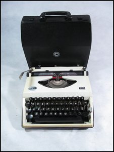 打字机英雄牌打字机飞鱼牌机械英文打字机老式手提打字机