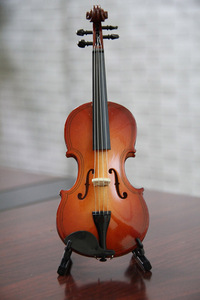 迷你小提琴模型摆件中提琴模型摆台生日礼物道具提琴盒琴弓饰品