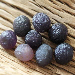 阿拉善戈壁石玛瑙天然紫罗兰葡萄干玛瑙黑紫浅紫手串散珠已打孔