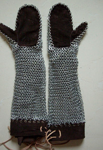 冷兵器中世纪骑兵软猬甲手套盔甲锁子甲条顿圣殿医院骑士