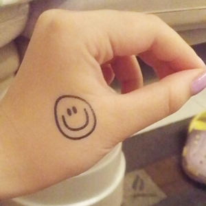 metz男女防水纹身贴持久手背个性潮文身刺青贴纸gd权志龙闪电笑脸