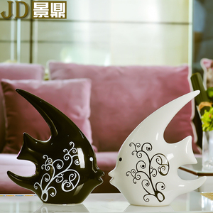 家居饰品装饰摆件现代简约新家客厅电视柜陶瓷工艺黑白情侣对吻鱼