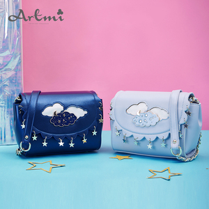 Artmi 阿特密女士包包 斜挎包浅蓝色的 很可爱的月亮云朵