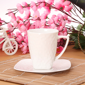 浮雕小方格奶杯配碟配勺高档纯白骨瓷透光咖啡杯碟奶杯陶瓷马克杯