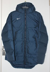 耐克羽绒服背后