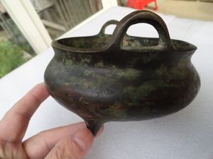 古董收藏晚清寄托款(大明宣德年制)六字款三足双耳铜香炉