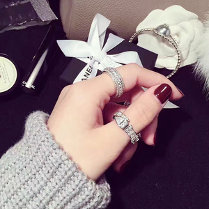 欧美轻奢蛇戒指女s925银蛇头镶满钻食指戒男女情侣指环对戒婚戒