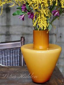 莲花坐隐琥珀黄色中古琉璃大花B瓶设计感复古摆件高颜值玻璃花器