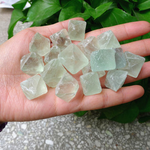 矿物晶体天然绿萤石原石八面体 神圣的几何形状 疗愈心轮可做吊坠