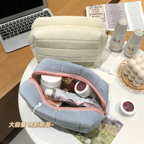 ins Wind niche cosmetic bag female portable simple large capacity travel exquisite storage bag 2021 new advanced sense