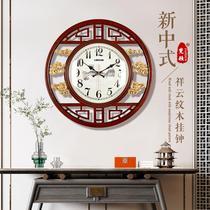 New Chinese solid wood wall clock living room atmosphere Chinese style home fashion creative quartz clock retro wall clock