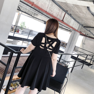 小珠桃子大码200斤胖mm后背镂空小心机度假显瘦收腰小黑裙连衣裙